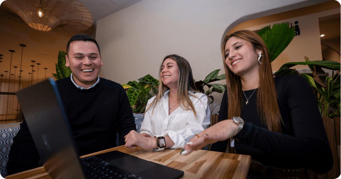 Pluria te conecta con más de 1000 espacios de trabajo