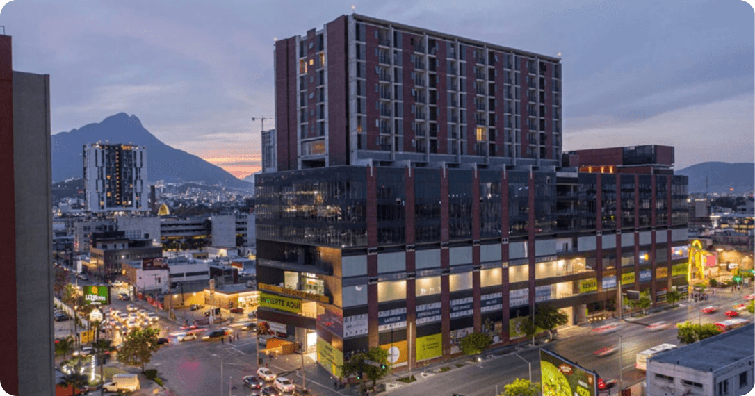 Escritorios de trabajo flexible en un coworking ubicado en el Centro de Monterrey