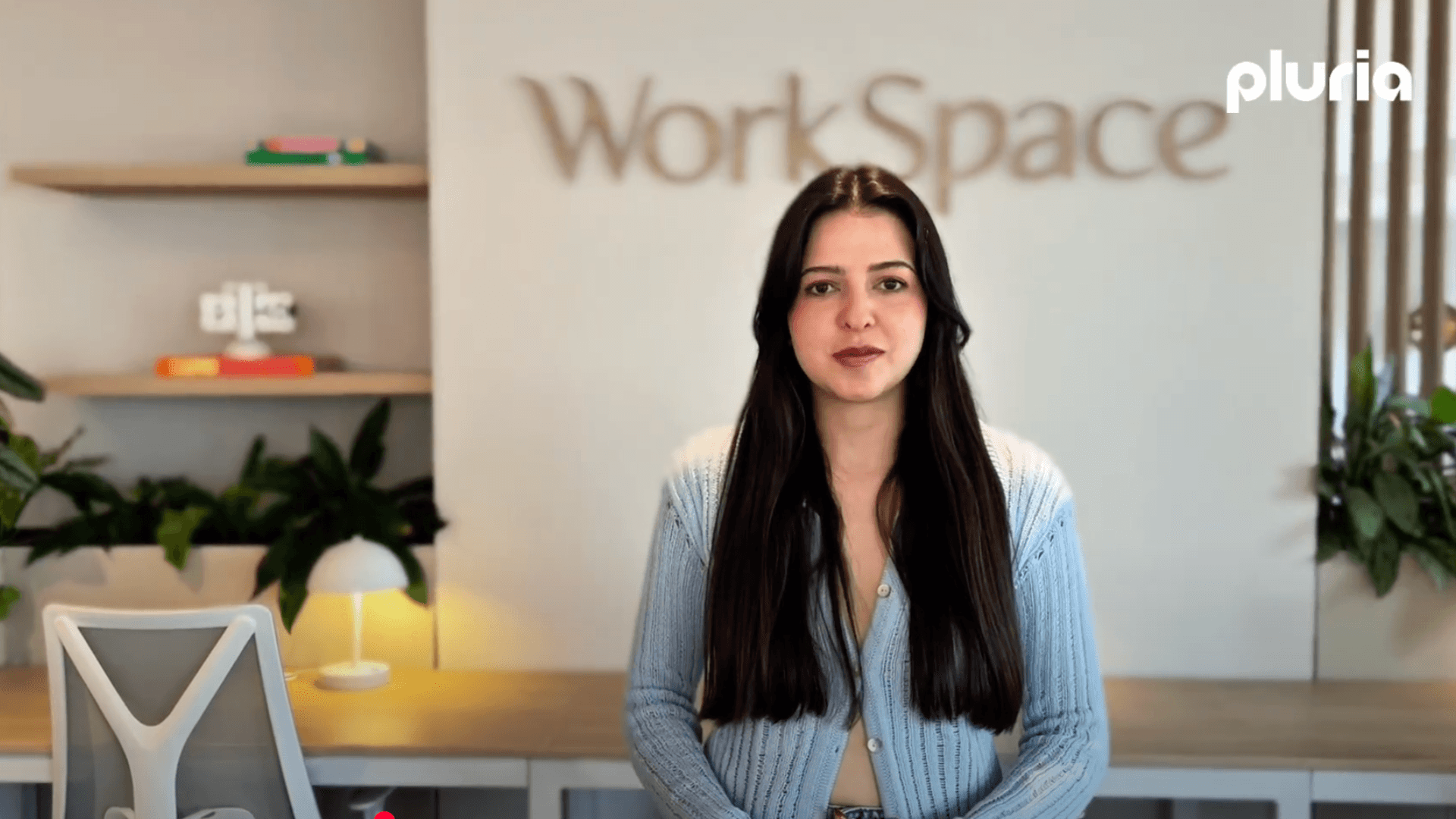 WorkSpace povestește cum, datorită atmosferei sale liniștite și designului primitor, reușește să creeze locul ideal pentru lucru și cum, cu Pluria, ajunge la și mai mulți oameni.