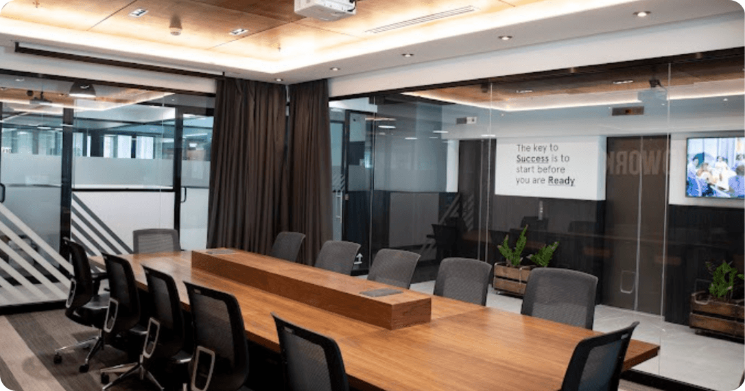 Espacio de trabajo luminoso y funcional en GroundWork Lázaro Cárdenas San Pedro